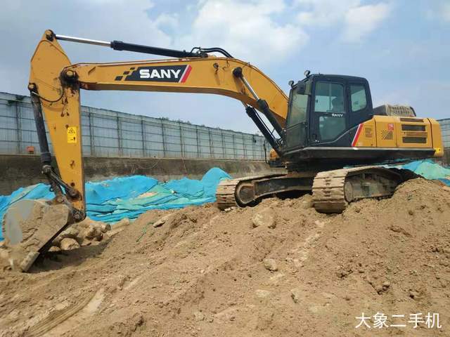 三一重工 SY245C-9 挖掘机