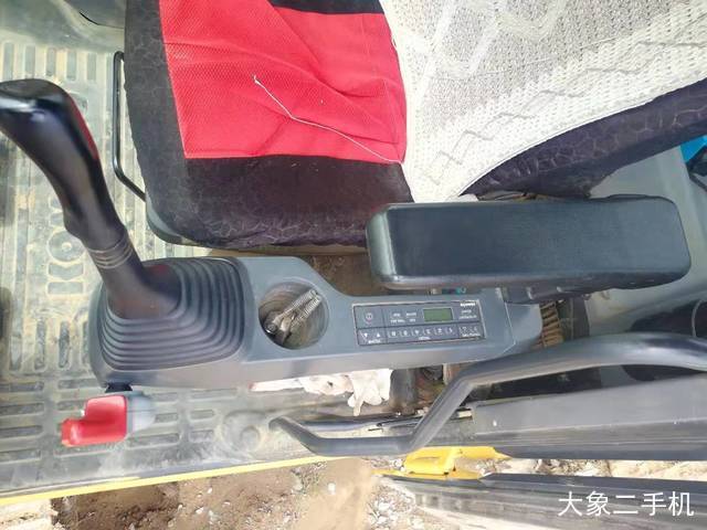 小松 PC220-8M0 挖掘机