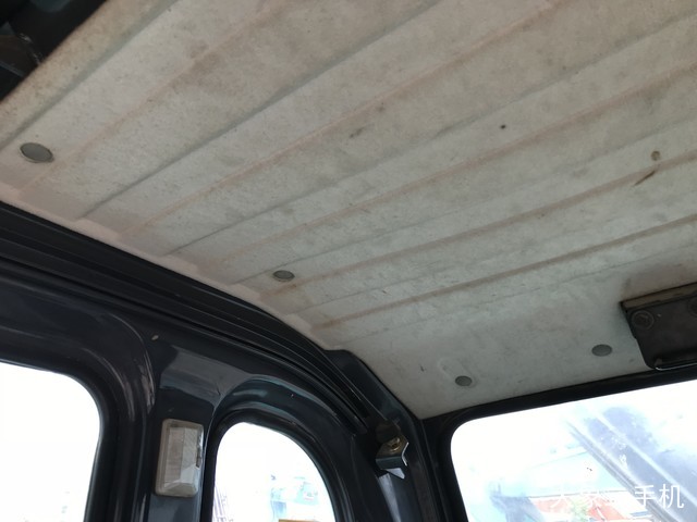 神钢 SK210LC-8 挖掘机