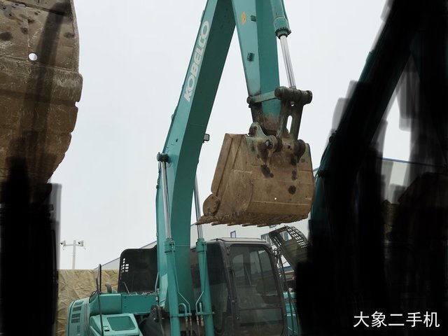 神钢 SK200-10 挖掘机