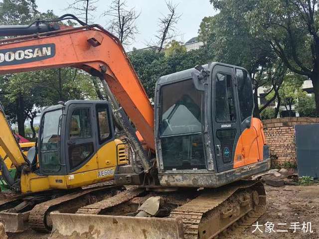 斗山 DX75 挖掘机