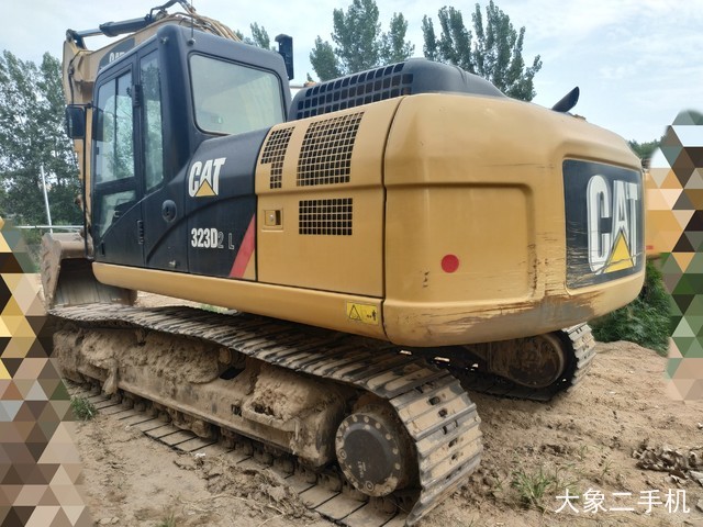 卡特彼勒 323D2L 挖掘机