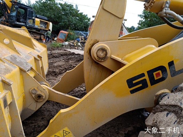 山东临工 L955F 装载机