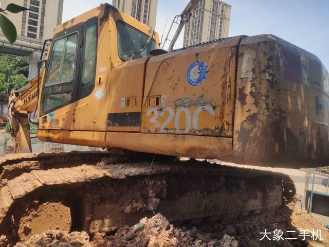 现代 R225-7 挖掘机