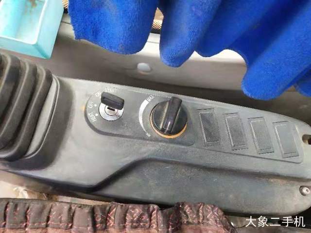 龙工 LG6225E 挖掘机