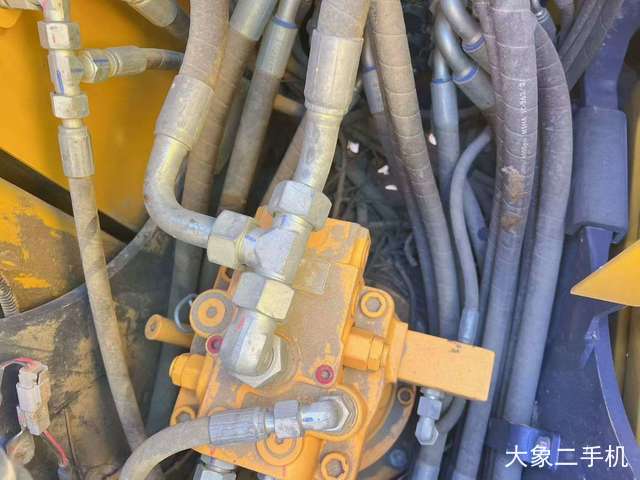 徐工 XE75D 挖掘机