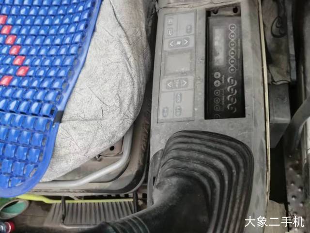 三一重工 SY215C-8 挖掘机