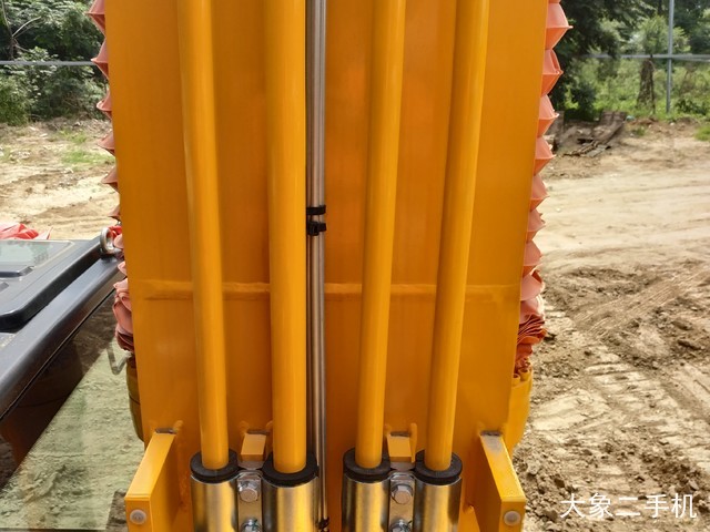 龙工 LG6225E 挖掘机