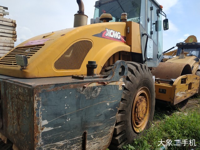 徐工 XS262J 压路机