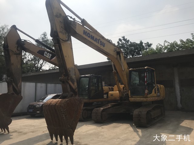 小松 PC220-8M0 挖掘机