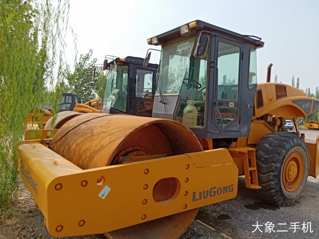 柳工 CLG6122 压路机