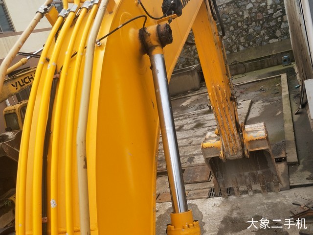 龙工 LG6225E 挖掘机