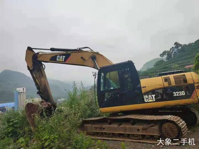 卡特彼勒 323DL 挖掘机