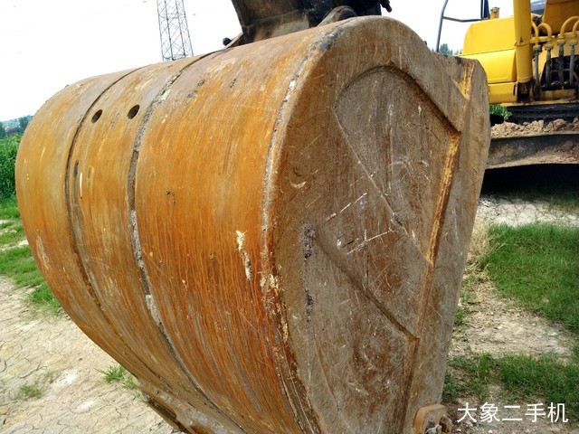 小松 PC240LC-8M0 挖掘机