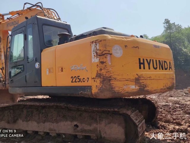 现代 R225LC-7 挖掘机