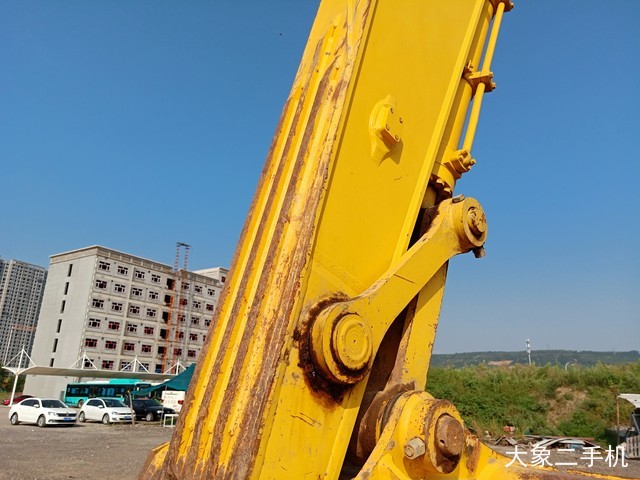 小松 PC220-8M0 挖掘机