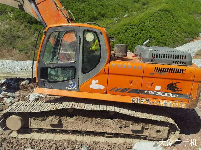 斗山 DX260LC 挖掘机