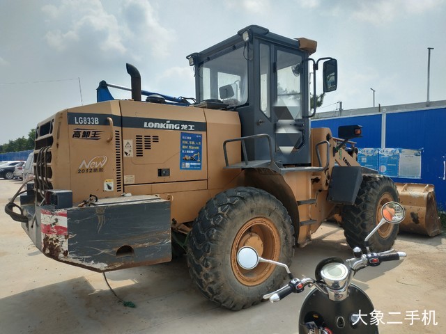 龙工 LG833B 装载机