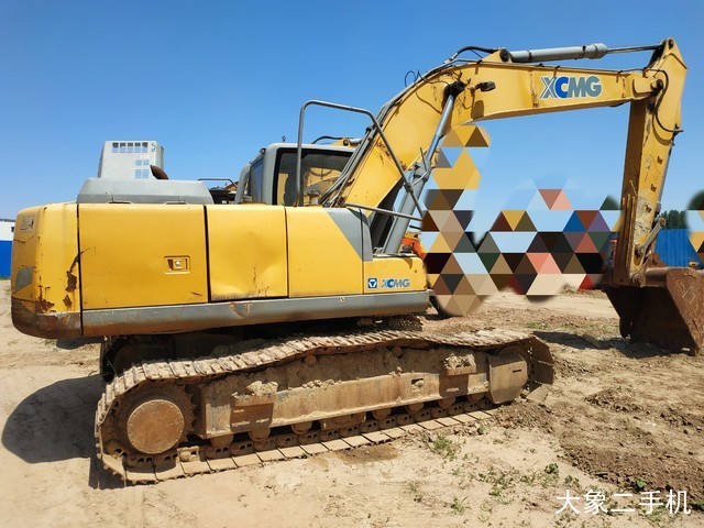 徐工 XE215D 挖掘机