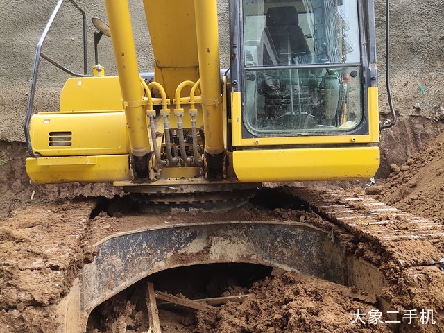 小松 PC220-8M0 挖掘机