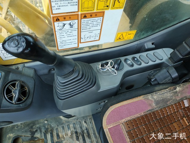 小松 PC240LC-8M0 挖掘机