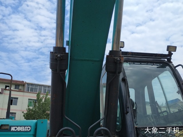 神钢 SK270D-8 挖掘机