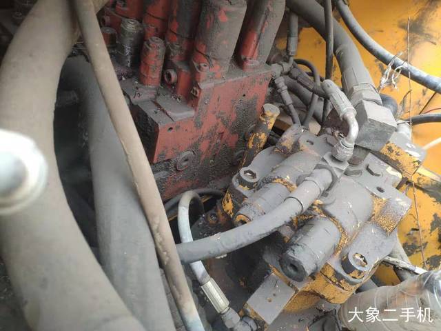 现代 R210W-5 挖掘机