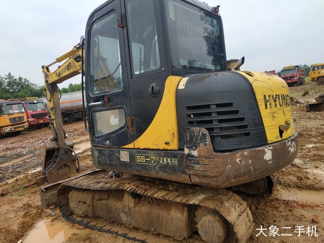 现代 R55-7 挖掘机