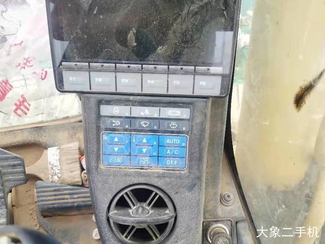 小松 PC210LC-8(600mm履带板) 挖掘机