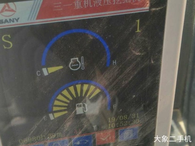 三一重工 SY215C-9 挖掘机