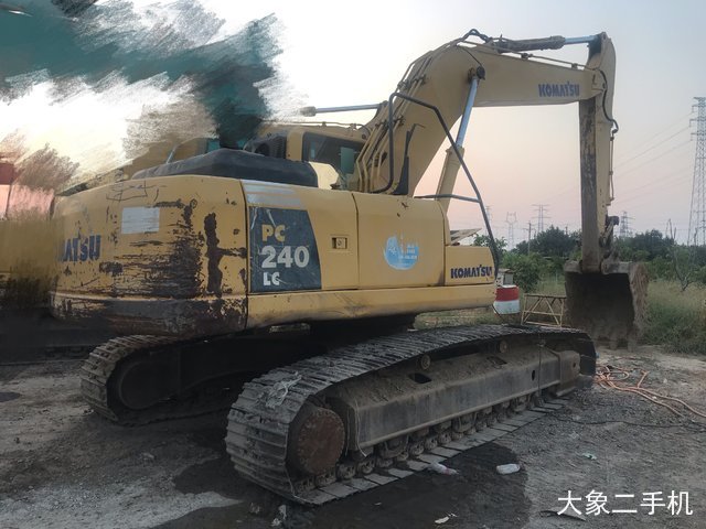 小松 PC240LC-8 挖掘机