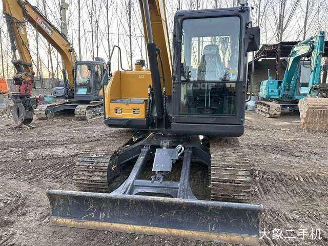 徐工 XE75G 挖掘机