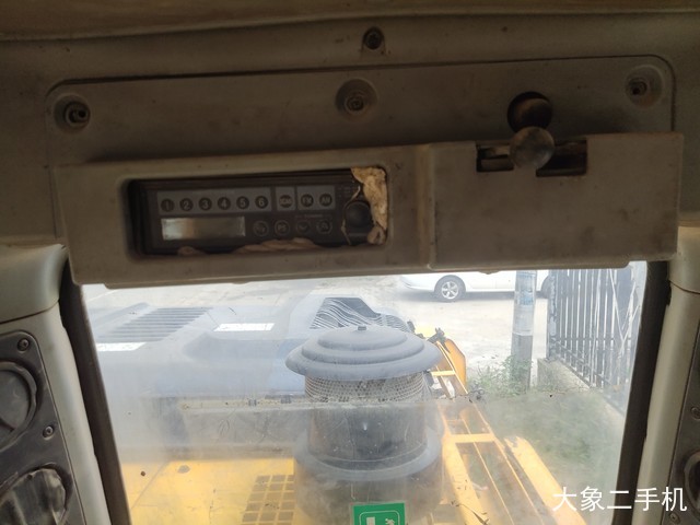 现代 R215-7 挖掘机