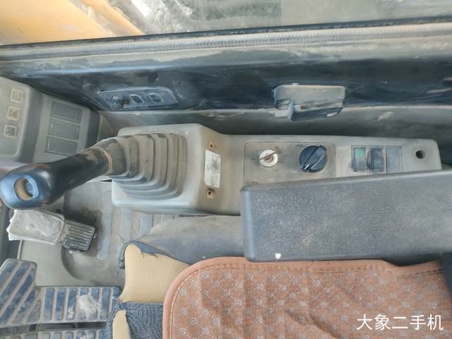 现代 R225LC-7 挖掘机