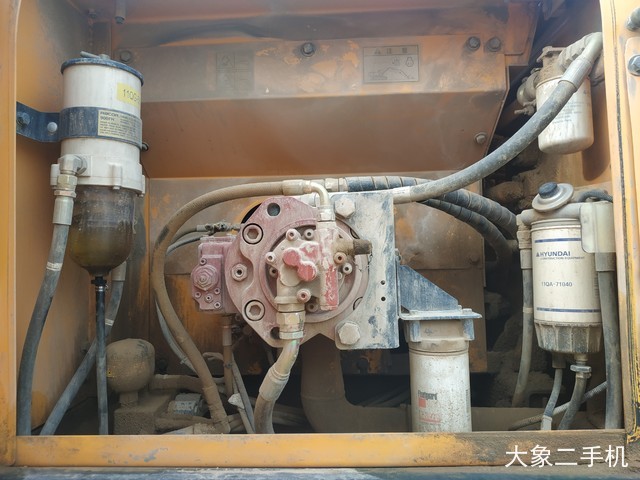 现代 R215LVS 挖掘机