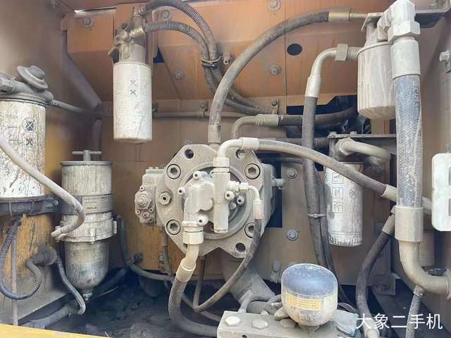 山东临工 LG6210E 挖掘机