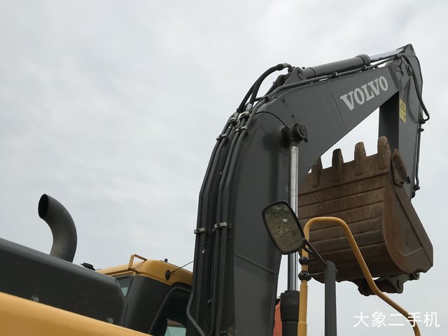 沃尔沃 EC200D 挖掘机