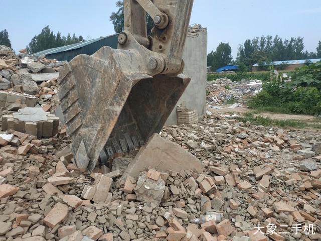 小松 PC200-8 挖掘机