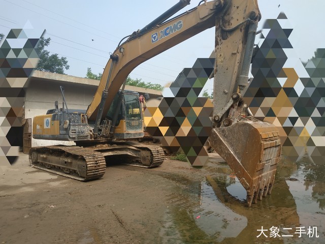 徐工 XE265C 挖掘机