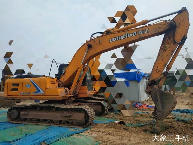 龙工 LG6225E 挖掘机