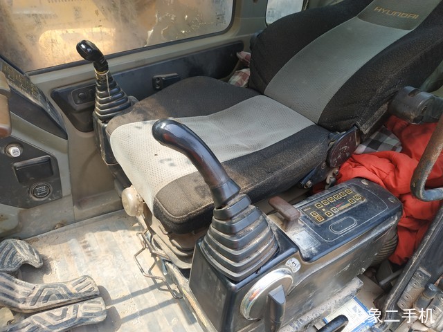 现代 R225LC-7 挖掘机