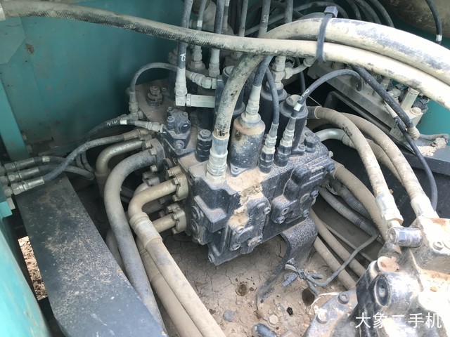 神钢 SK210LC-8 挖掘机