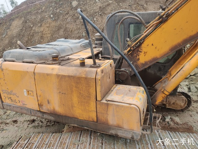 现代 R225-7 挖掘机