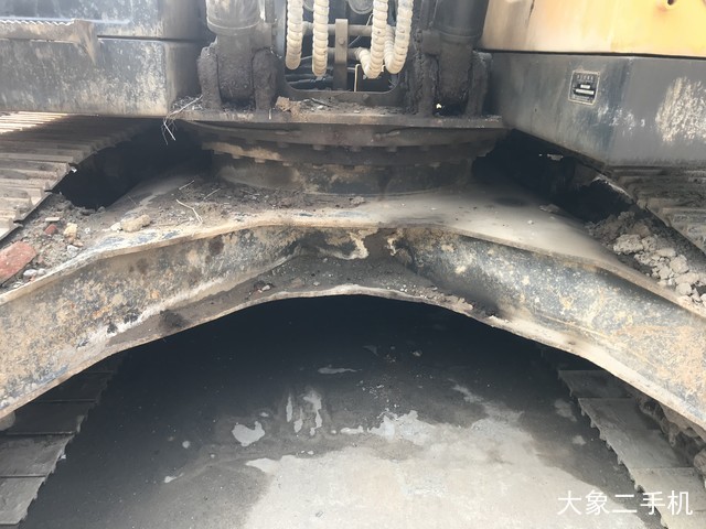 徐工 XE215C 挖掘机