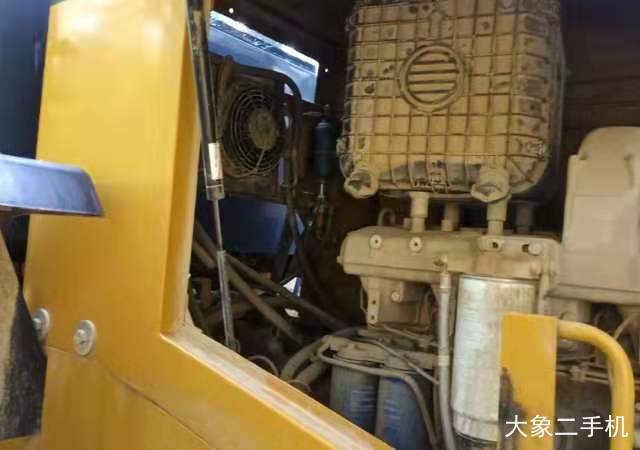 山工 SEM660B 装载机