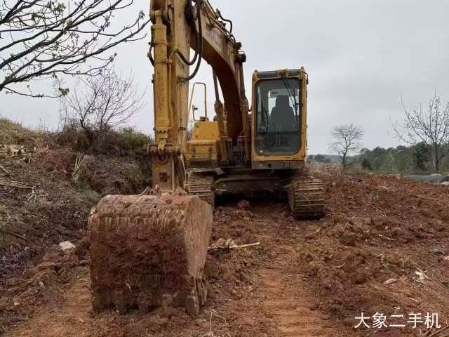 山东临工 E6135F 挖掘机