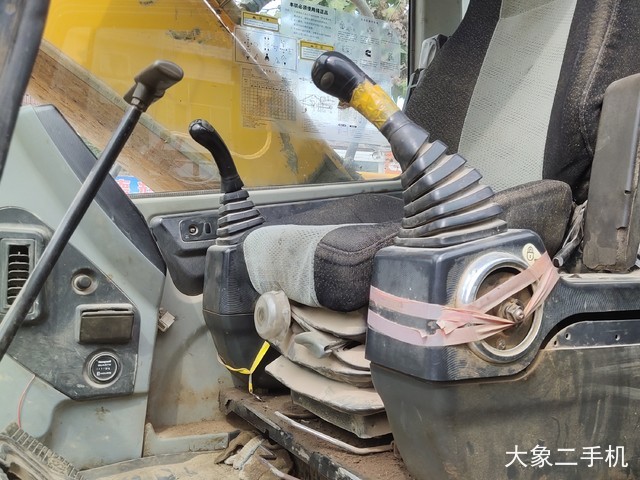 现代 R215-7 挖掘机