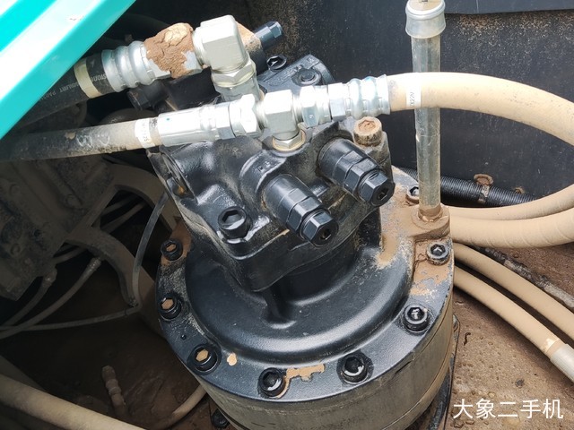 神钢 PC240LC-8 挖掘机