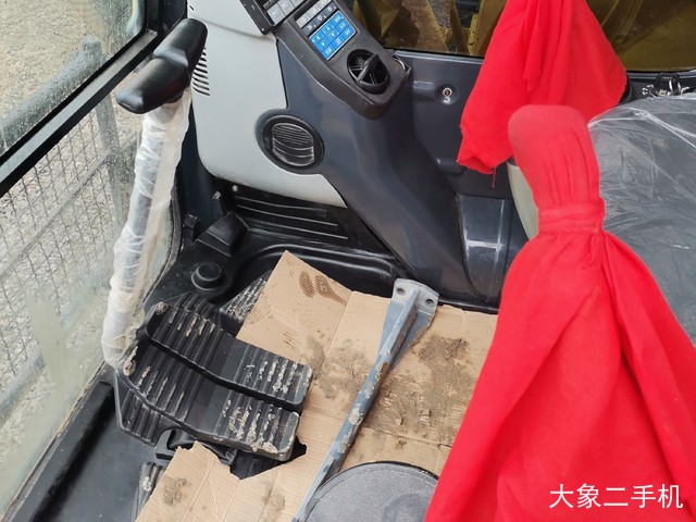 小松 PC240-8N1 挖掘机