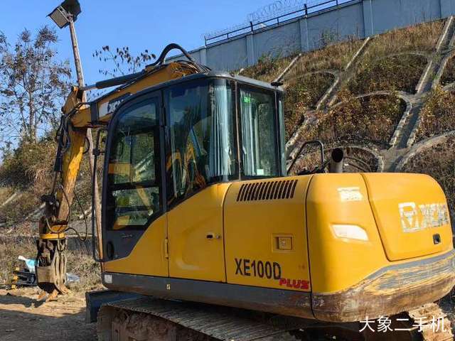 徐工 XE75D 挖掘机